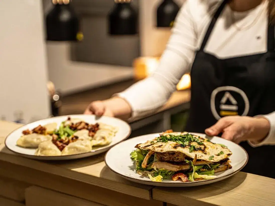 Co zjeść w Zakopanem? Odkryj najlepsze góralskie specjały