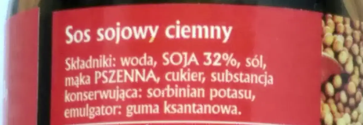 Sos sojowy ciemny. Składniki: woda, SOJA 32%, sól, mąka PSZENNA, cukier, substancja konserwująca: sorbinian potasu, emulgator: guma ksantanowa.