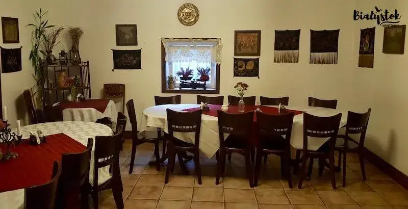 Gdzie zjeść w Tykocinie? Przewodnik po smakach Podlasia, Żydów i Tatarów