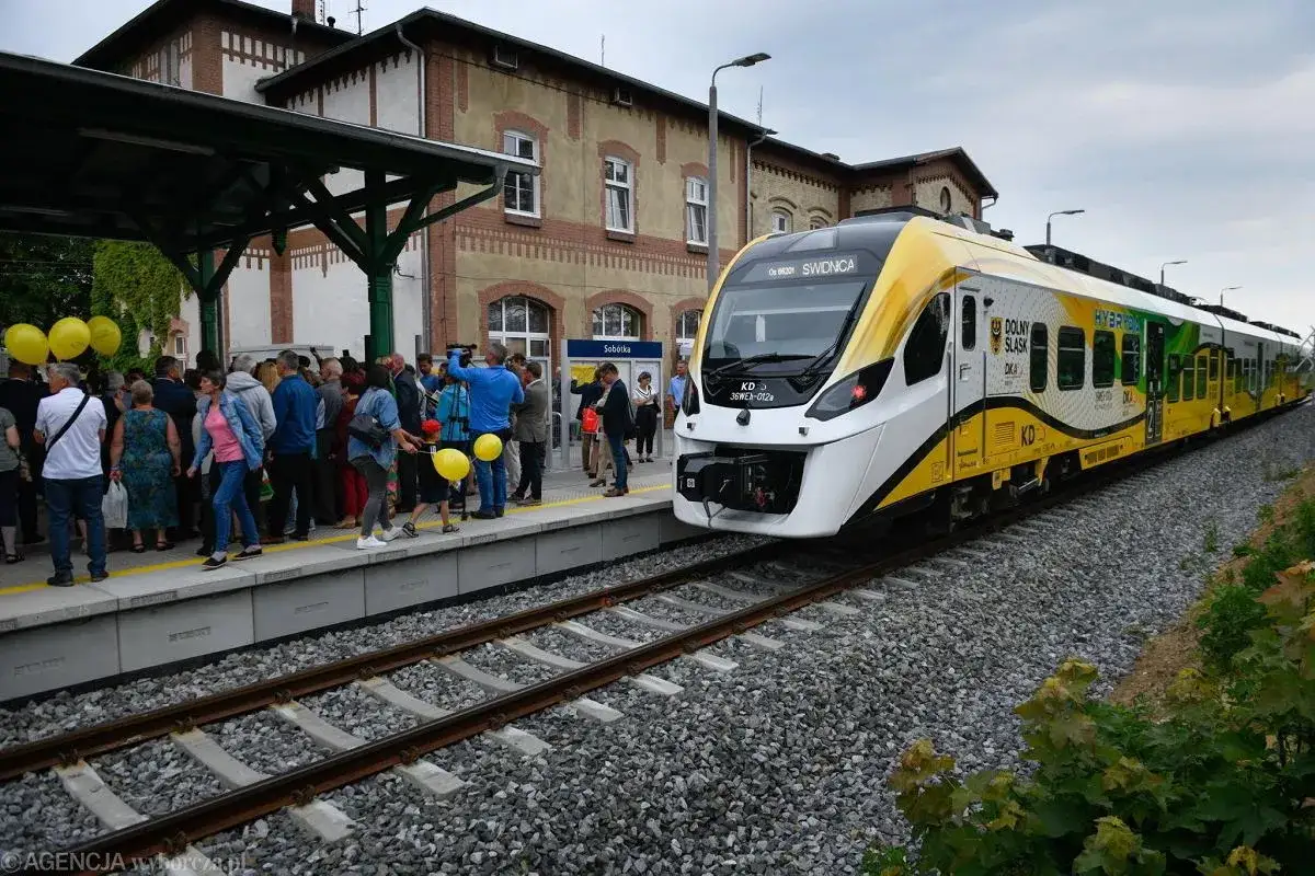 Góry bez samochodu? Zaplanuj wyjazd pociągiem i busem!