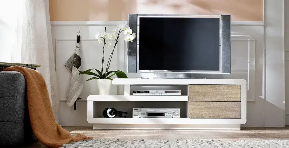 Telewizor w salonie: Jak ustawić go idealnie dla wzroku i stylu?