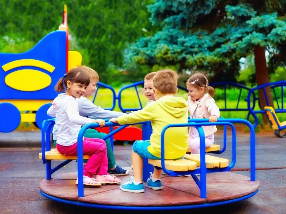 Plac zabaw: Od kiedy niemowlę? Samodzielność 7-latka i bezpieczeństwo