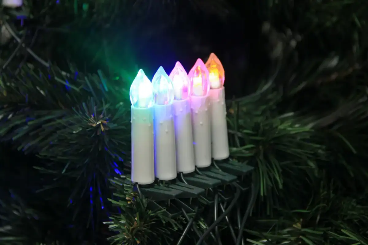 Lampki choinkowe jak świeczki – stwórz magiczny klimat świąt