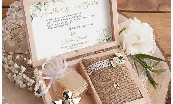 Pamiątka Komunijna: Wybierz Prezent, Który Zostanie Na Zawsze