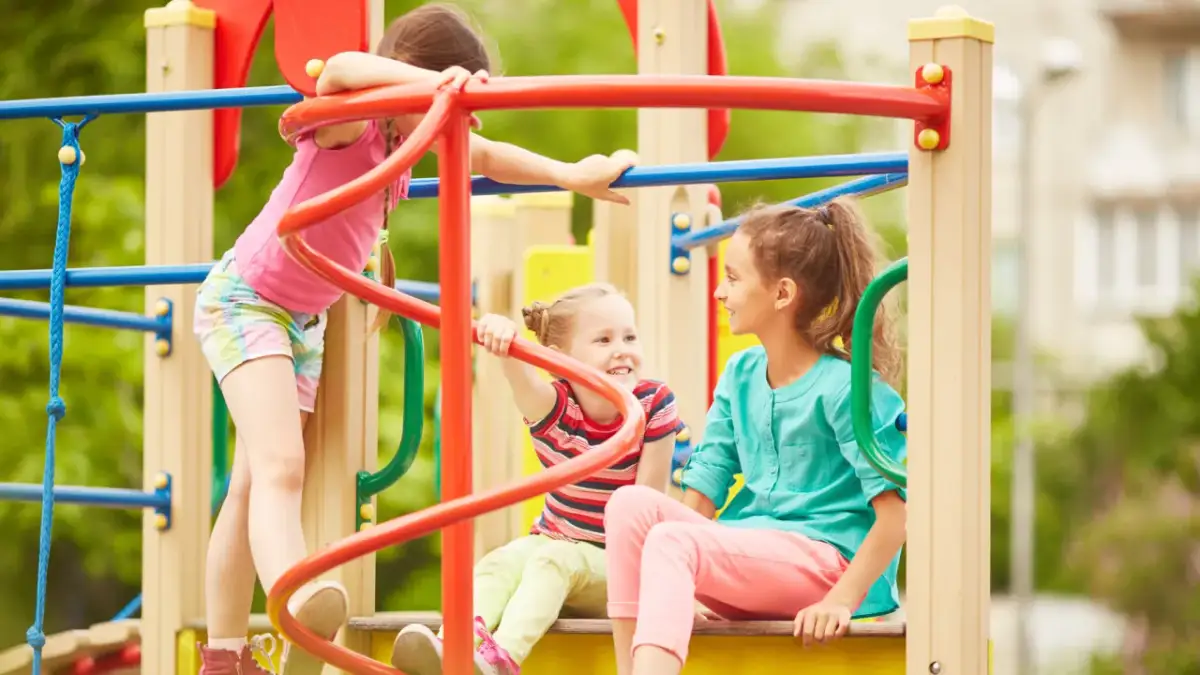 Plac zabaw: co kryje? Odkryj rozwój i bezpieczeństwo dziecka!