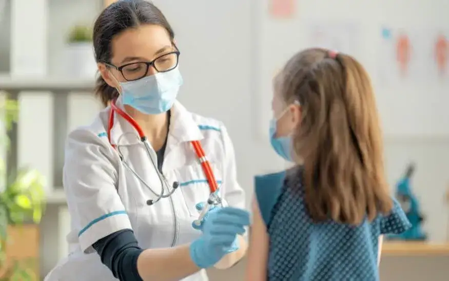 Kiedy puścić dziecko do przedszkola po szczepieniu bez obaw?