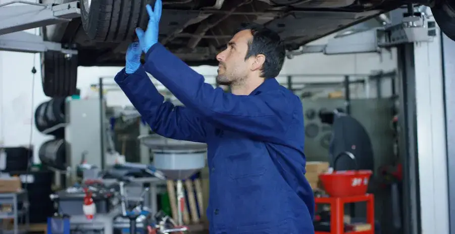 Ile kosztuje pierwszy przegląd w Polsce? Uniknij nieprzyjemnych kosztów