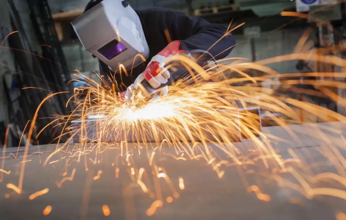 Ile kosztuje naprawa spawarki? Poznaj ukryte koszty i opcje serwisu