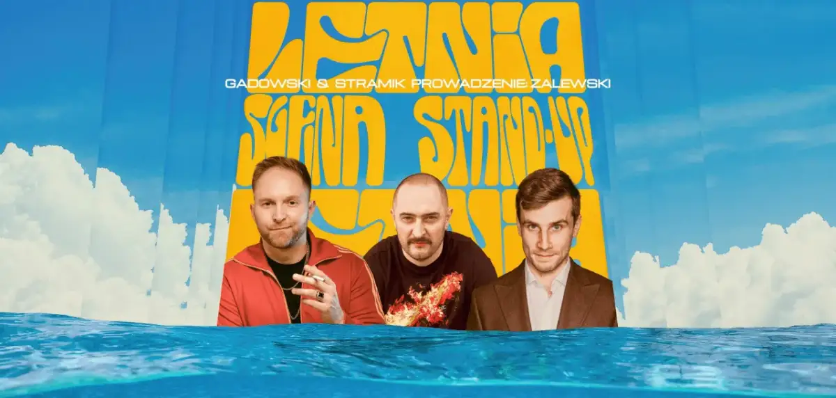 Trzech mężczyzn na tle nieba i wody. Bartosz Zalewski prowadzi letni stand-up z Gadowskim i Stramikiem.