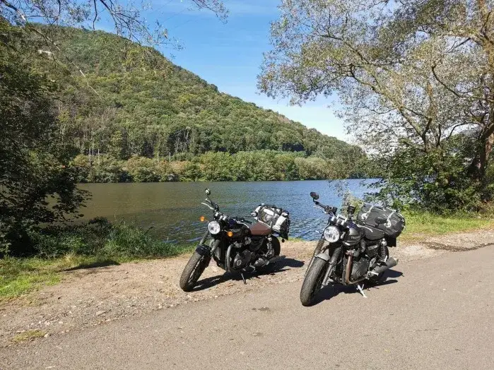 Najlepsze trasy motocyklowe w Czechach – bezpieczne i malownicze drogi dla każdego