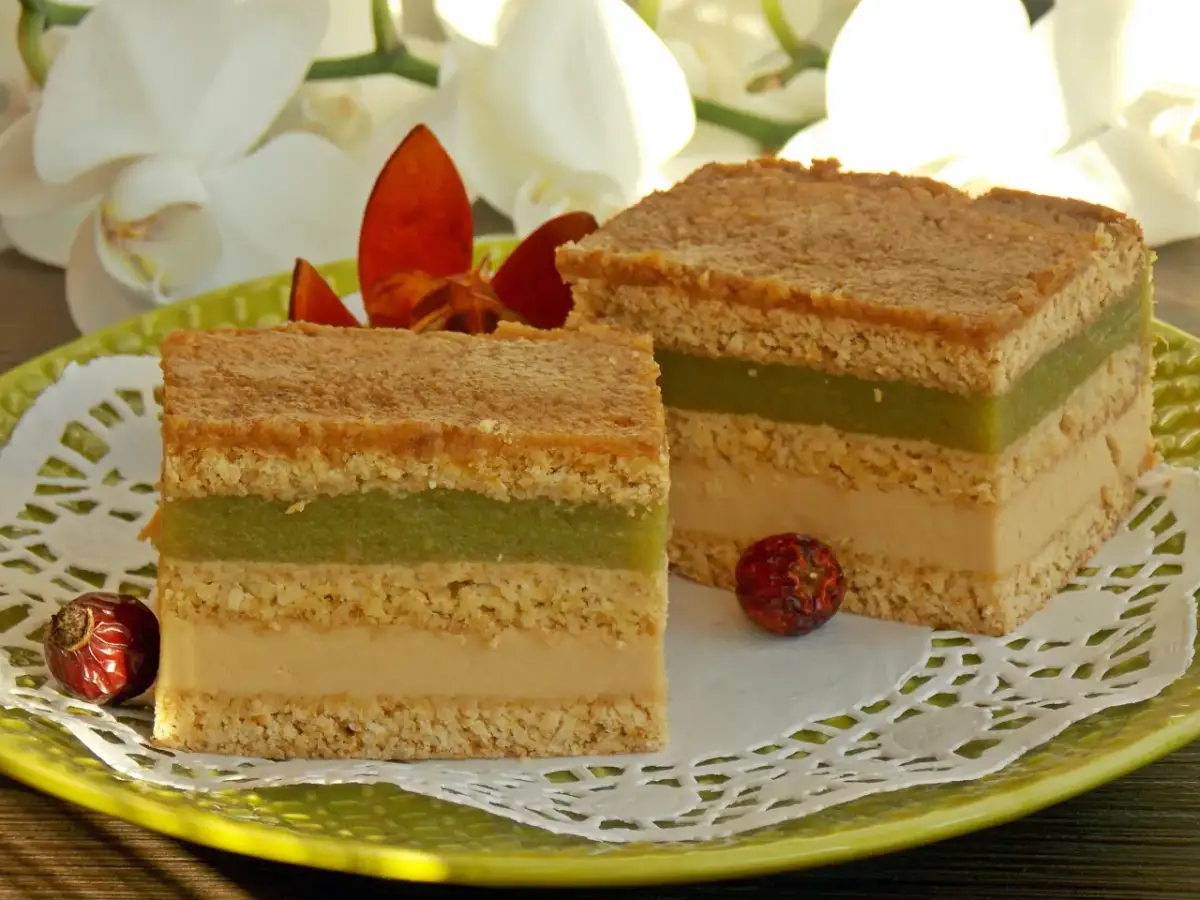 Najlepszy przepis na ciasto z jabłkami i masą krówkową, które zachwyci