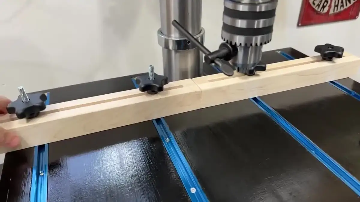 Jak zrobić stół do wiertarki stołowej: 5 prostych kroków DIY