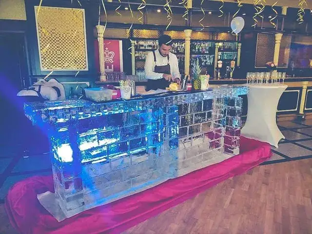 Barman na wesele: Ile kosztuje? Cennik, pakiety, jak nie przepłacić