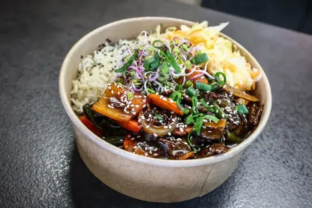 Gdzie zjeść w Lesznie? Odkryj najlepsze restauracje i smaki