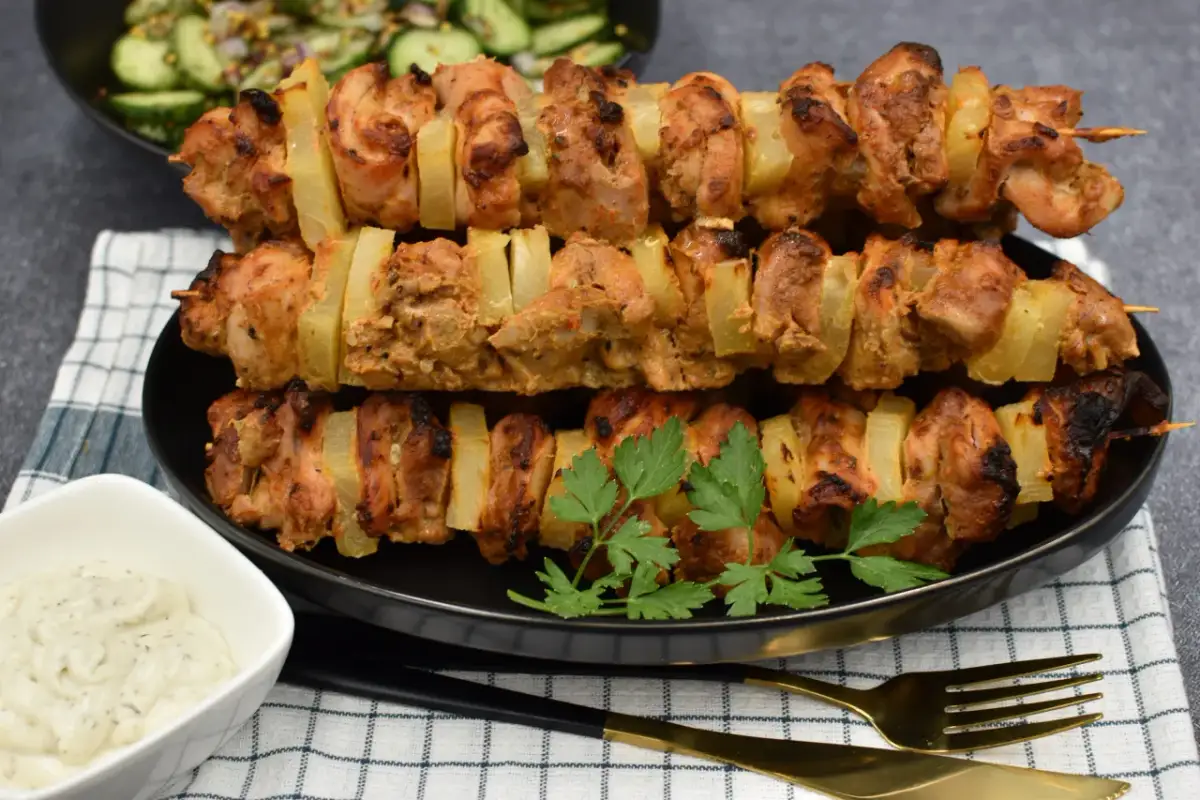 Jak zrobić marynatę do szaszłyków, która zachwyci smakiem i aromatem