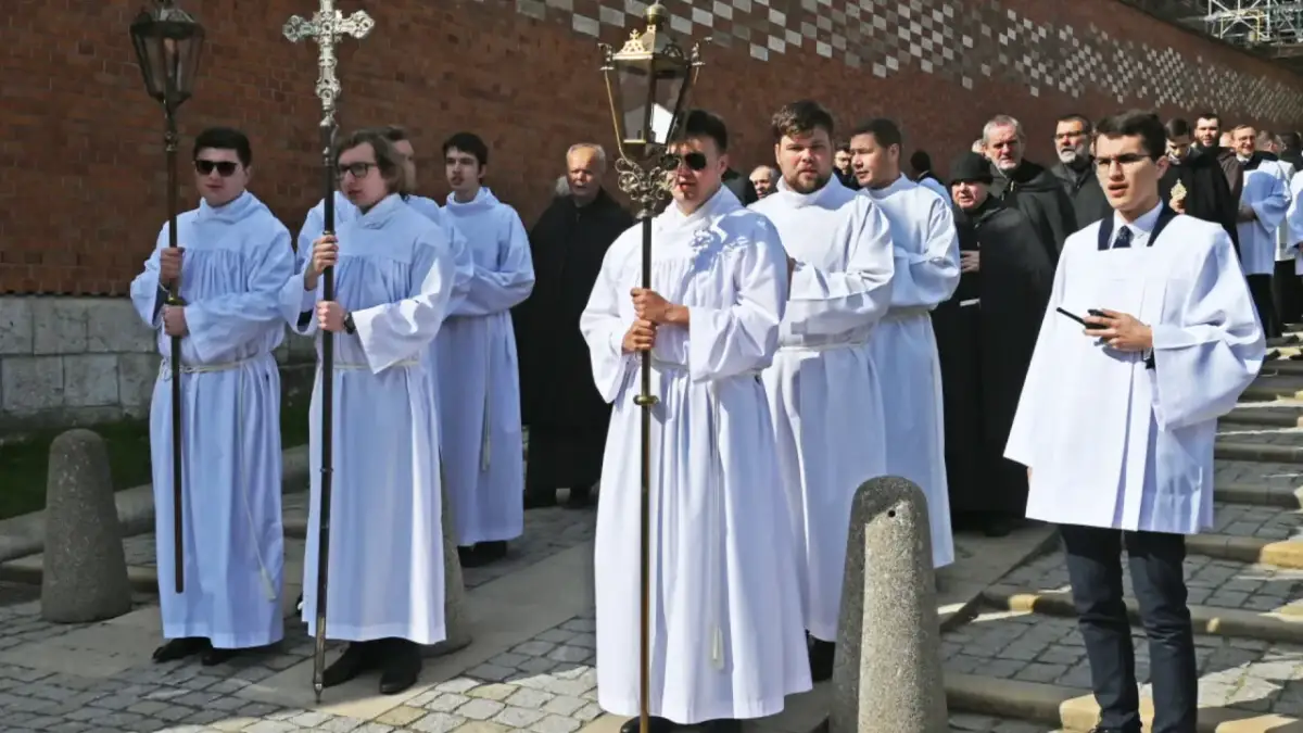 Co to jest tradycja kościoła i dlaczego jest tak ważna dla wiernych