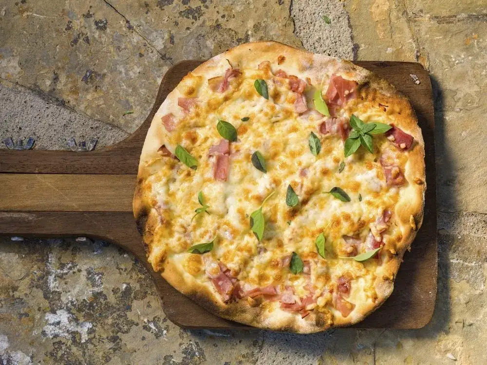 Co na pizzę domową? 50+ pomysłów od klasyki po zaskakujące smaki!