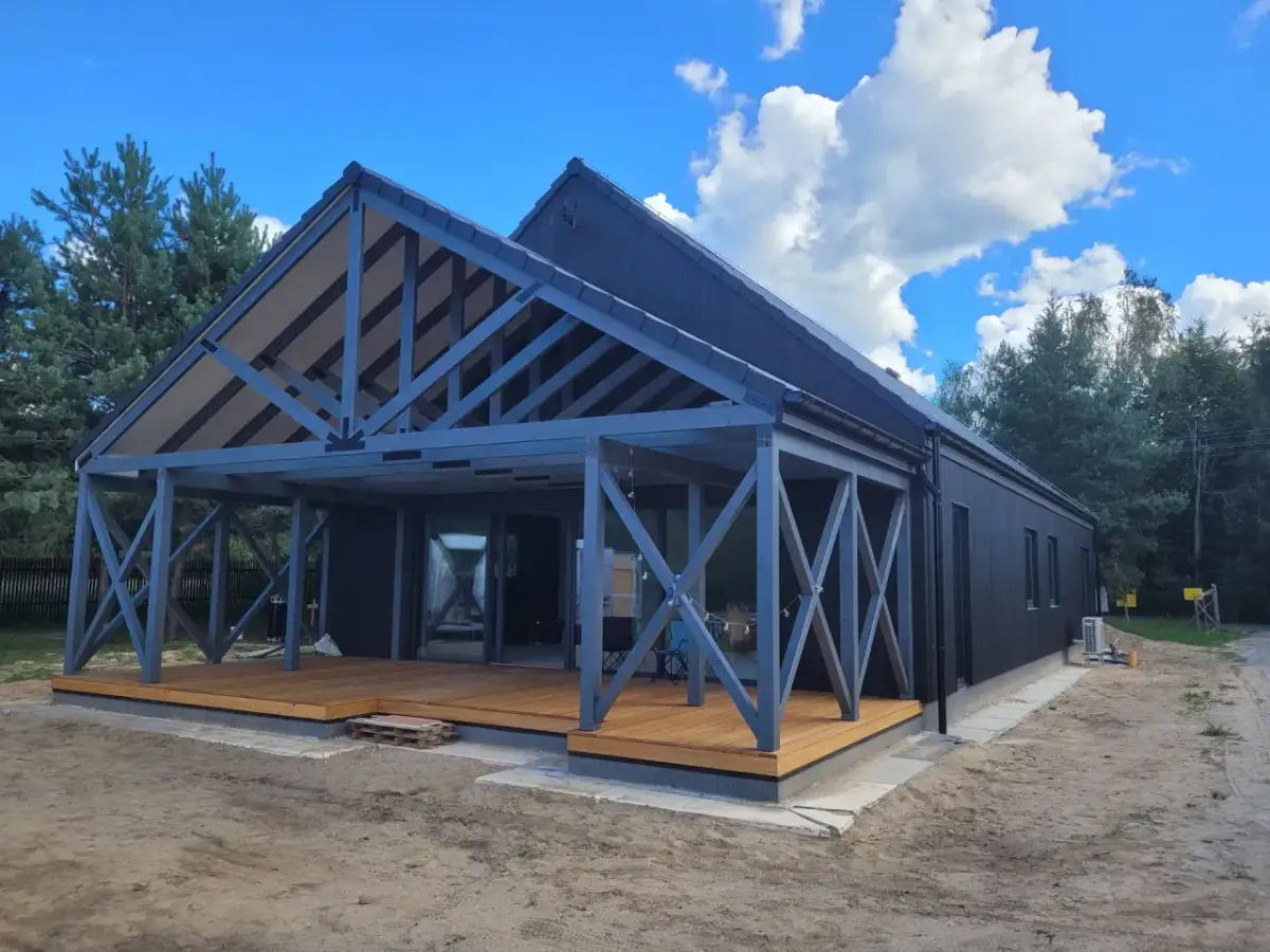 Ile drewna na dom szkieletowy 70m2? Sprawdź, by uniknąć strat