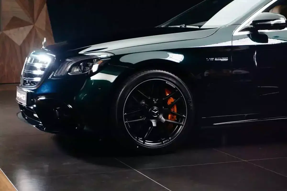 Co daje ceramika na aucie? Ochrona przed zarysowaniami i blask