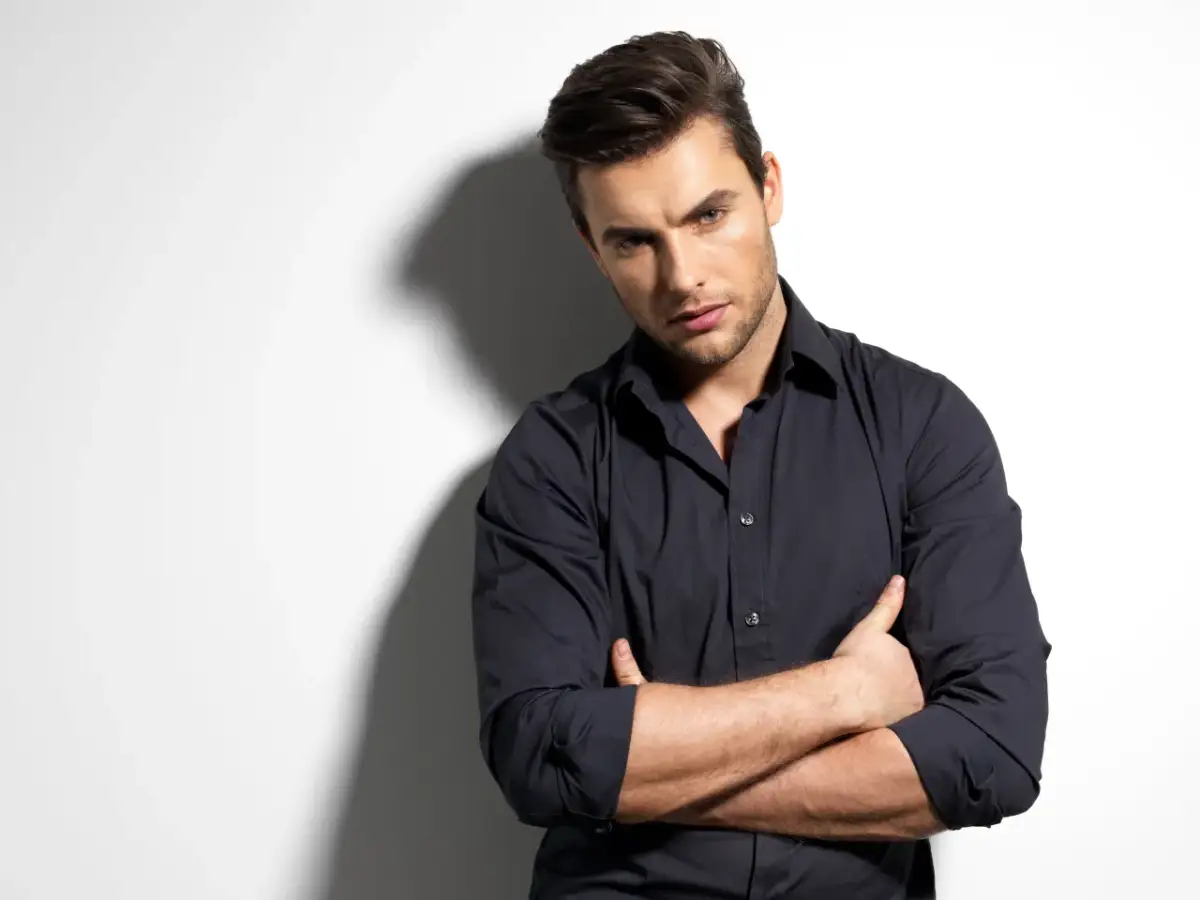 Fryzury męskie które odmładzają - wybierz styl, który doda Ci lat młodości