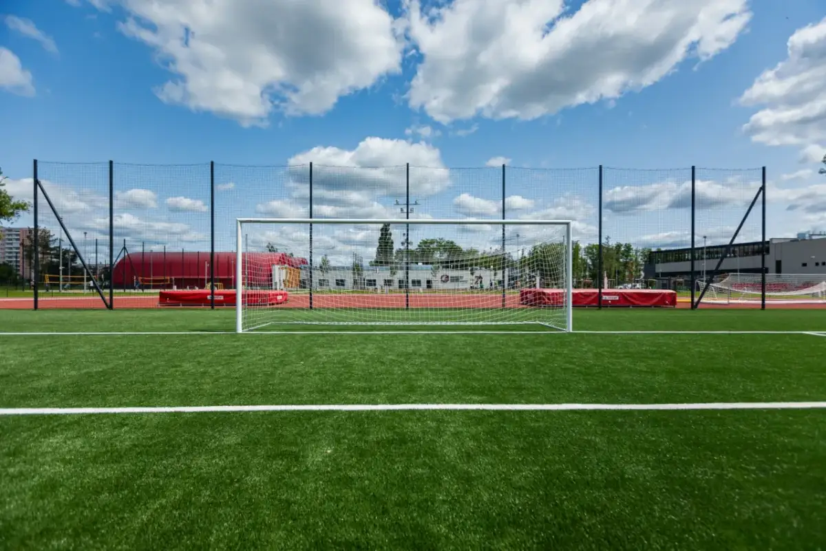 Piłka nożna: Poznaj budowę, standardy FIFA i wybierz idealną dla siebie.