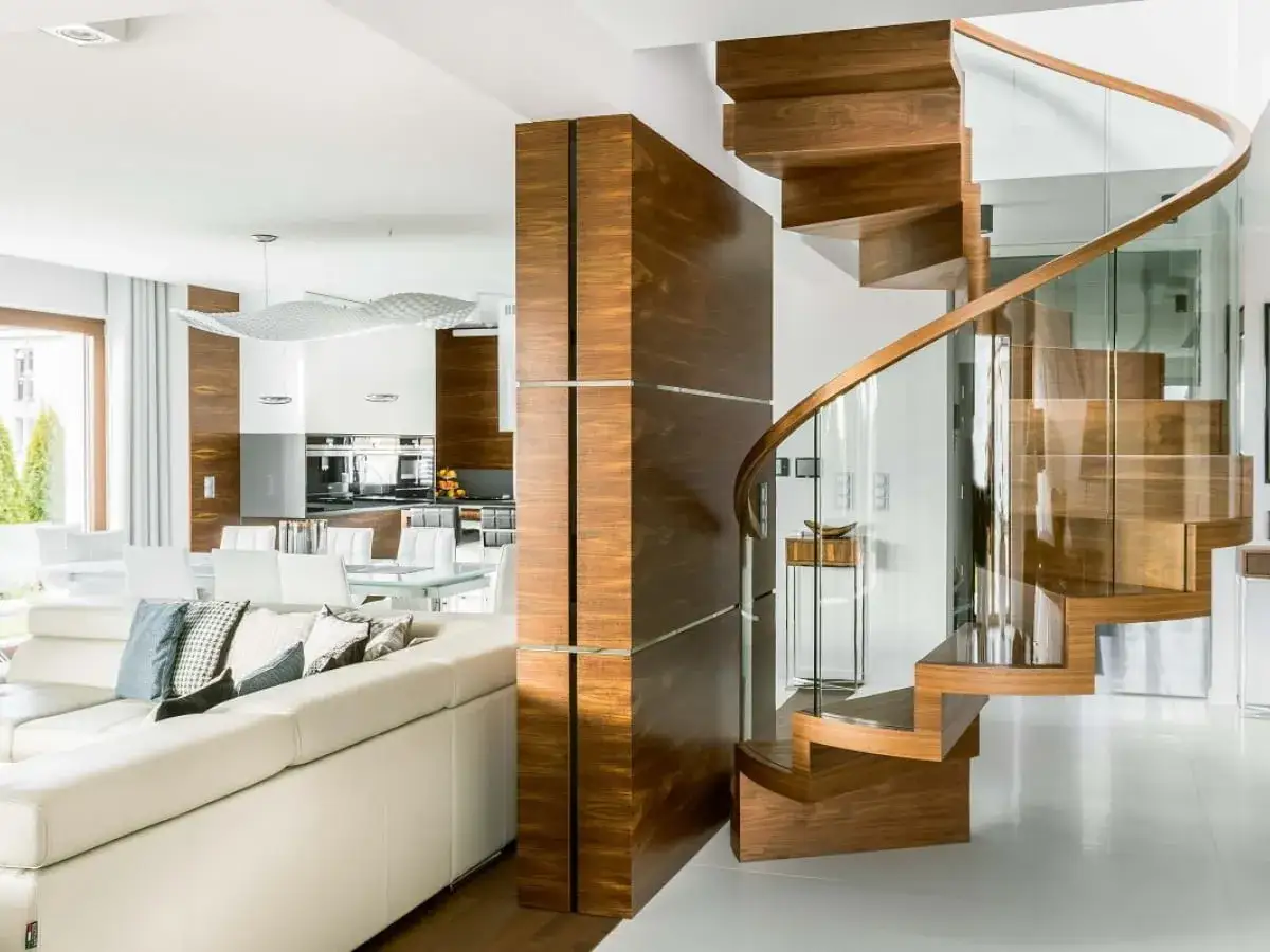 Ile kosztują schody drewniane? Cennik, typy, jak oszczędzić