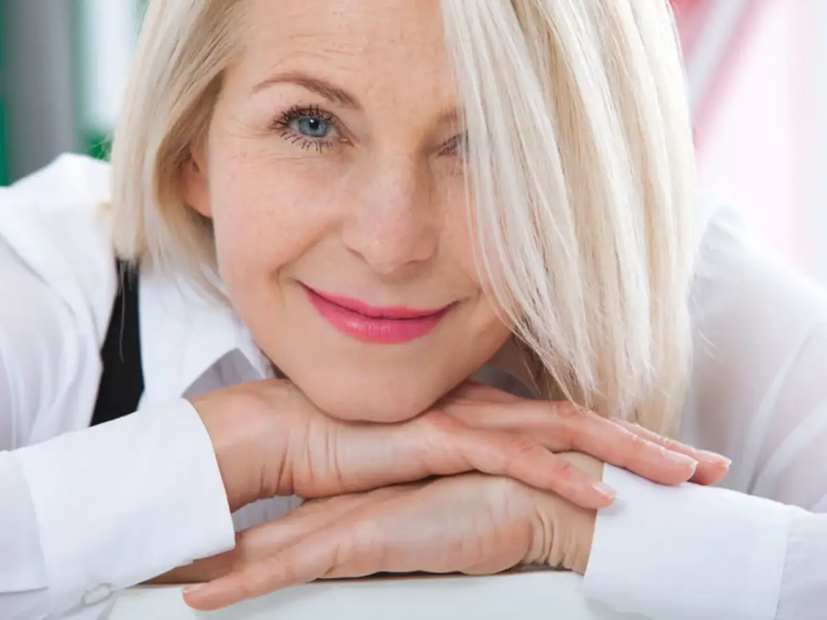 Ile trwa menopauza? Poznaj etapy i czas objawów (średnio 10 lat)