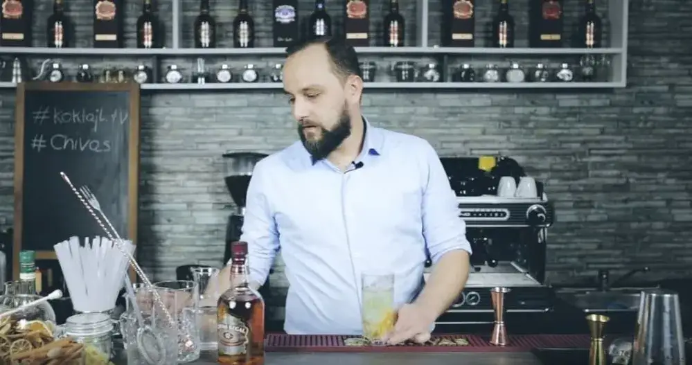 Ile zarabia barman w Gdańsku? Zaskakujące fakty o wynagrodzeniach