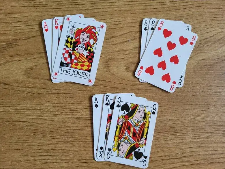 Jak grać w remika? Opanuj zasady i zacznij wygrywać!