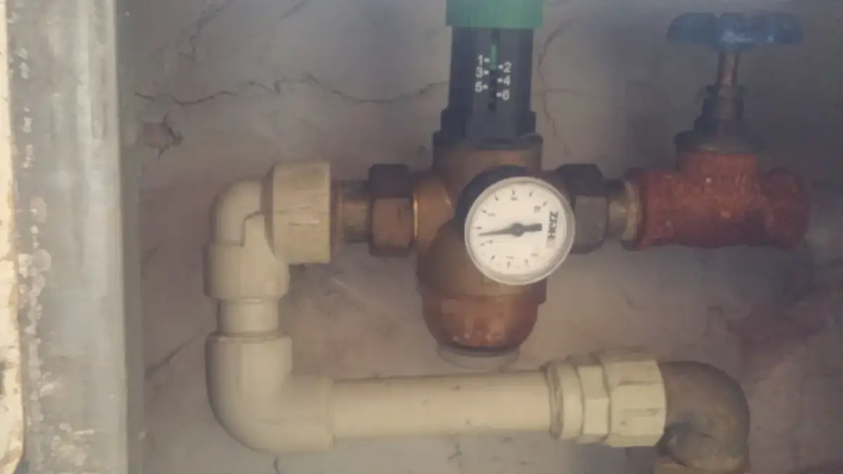 Cieknąca spłuczka Cersanit? Napraw ją sam bez kucia płytek!