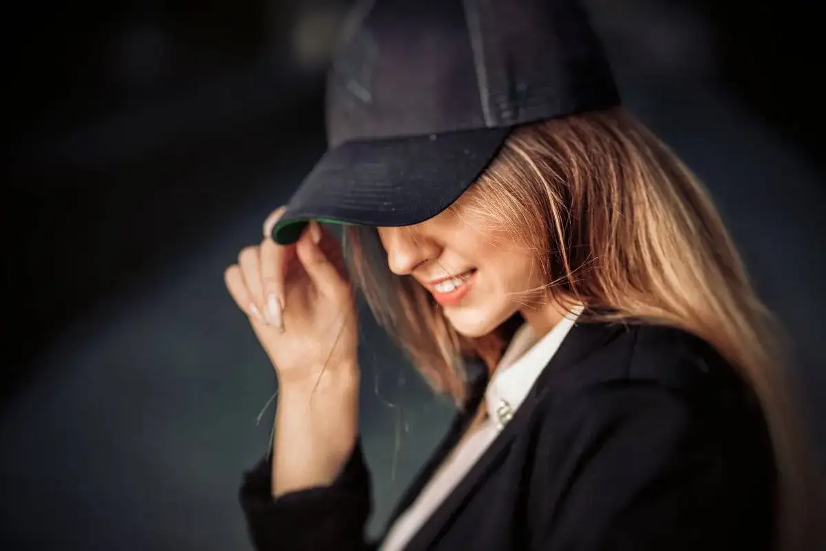 Jak wyczyścić potnik w czapce z daszkiem? Bez plam i deformacji!