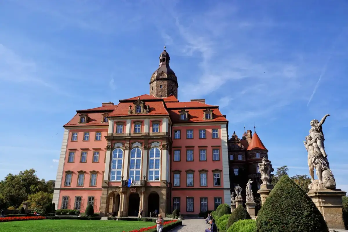 Zamek Książ: Gdzie zjeść? Przewodnik po zamkowych i okolicznych smakach