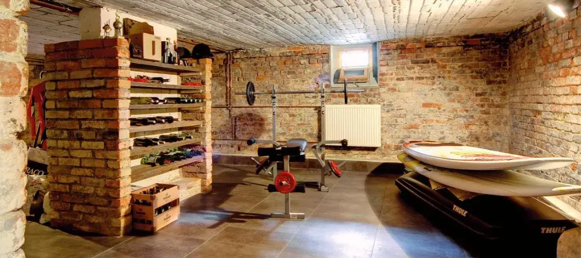 Jak urządzić piwnicę w bloku, aby zyskać funkcjonalną przestrzeń