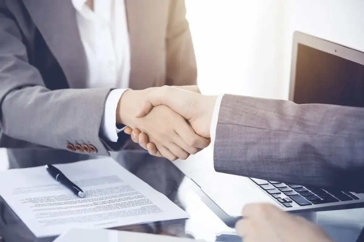 Czy można być zatrudnionym na 2 etaty? Sprawdź, co musisz wiedzieć