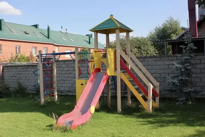 Jak pomalować plac zabaw - krok po kroku do trwałego efektu