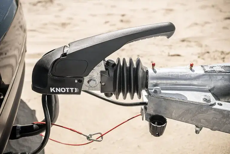 Jak podłączyć przyczepę kempingową bez błędów i w 5 prostych krokach