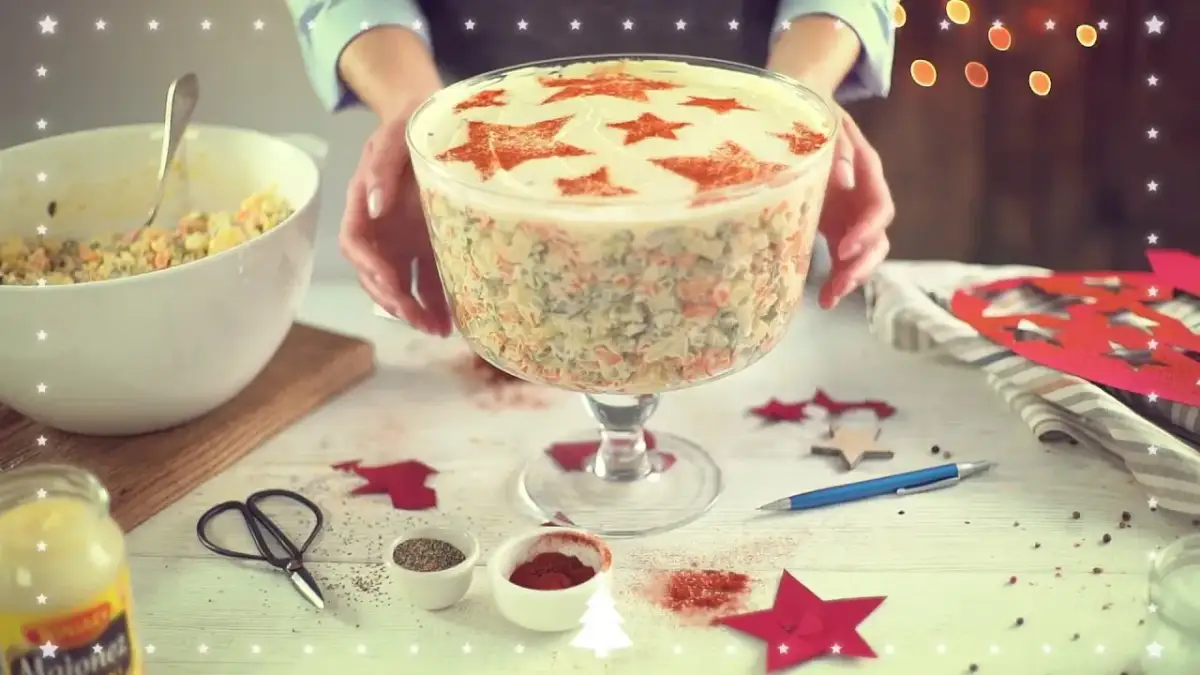 Jak udekorować sałatkę jarzynową, aby zachwycić gości na przyjęciu