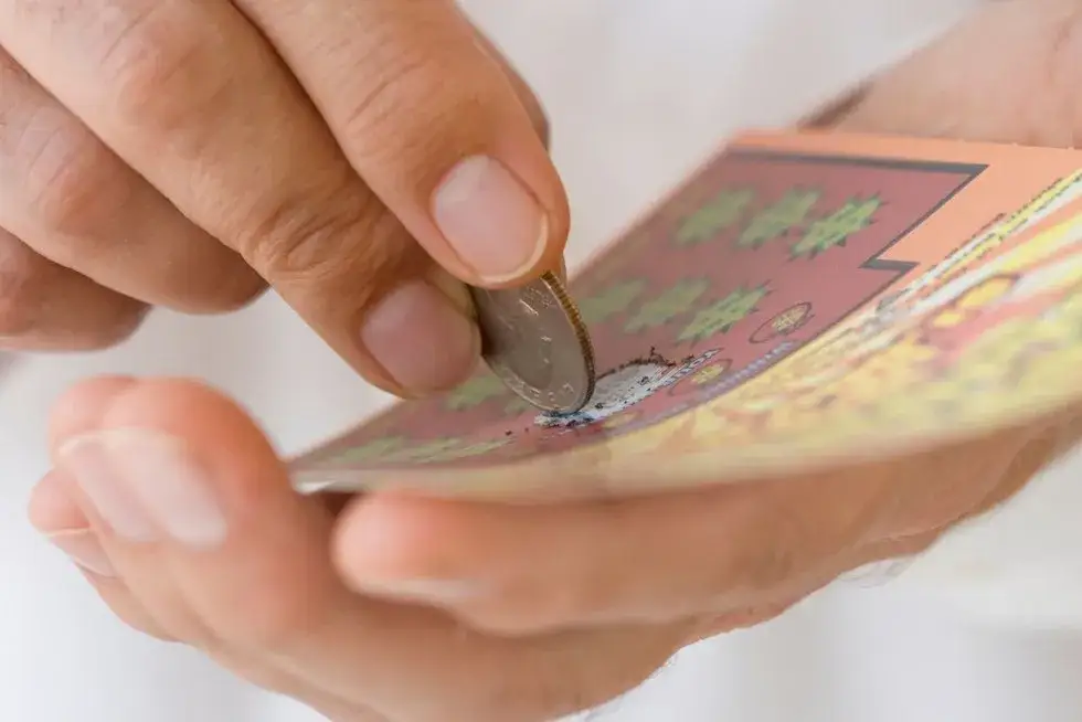 Jak zrobić prezent ze zdrapek - kreatywne pomysły na wyjątkowy upominek