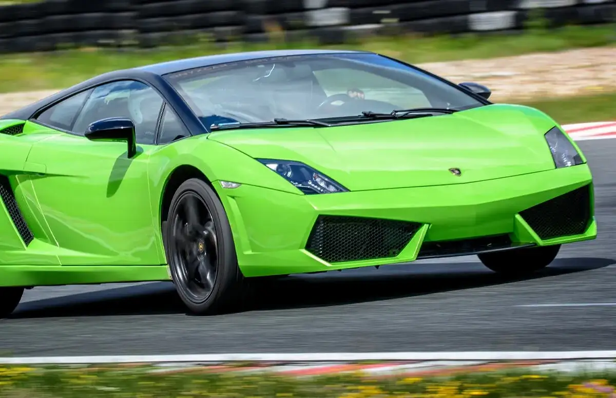 Ile kosztuje przejazd lamborghini? Sprawdź ceny i oferty jazd