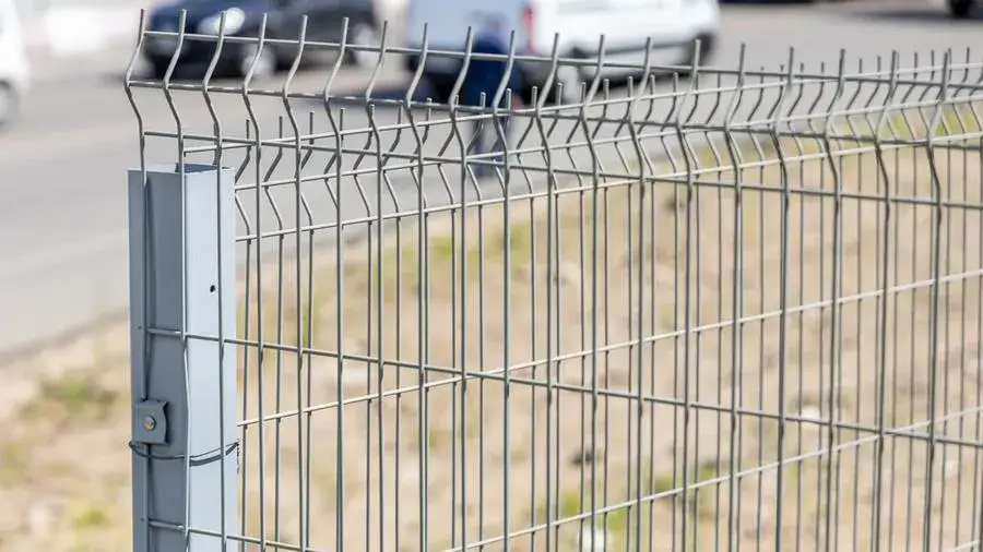 Ogrodzenie panelowe 2D czy 3D: Które wybrać, by uniknąć błędów?