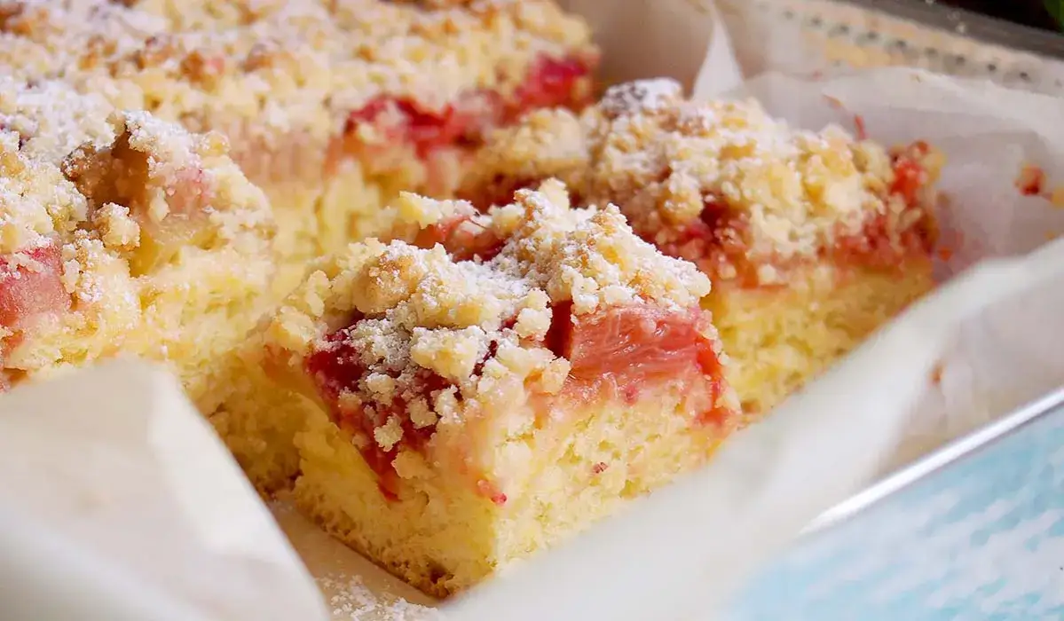 Pyszne ciasto drożdżowe z rabarbarem w Thermomixie – prosty przepis