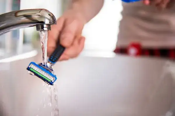 Jak golić miejsca intymne aby nie było podrażnień męskie - skuteczne techniki