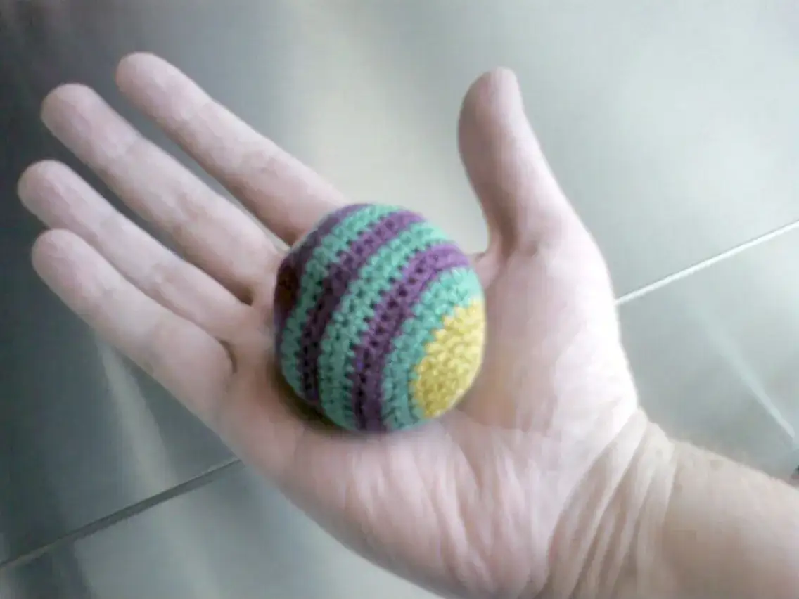 Nie wyrzucaj! Co zrobić ze starych skarpetek? Genialne triki