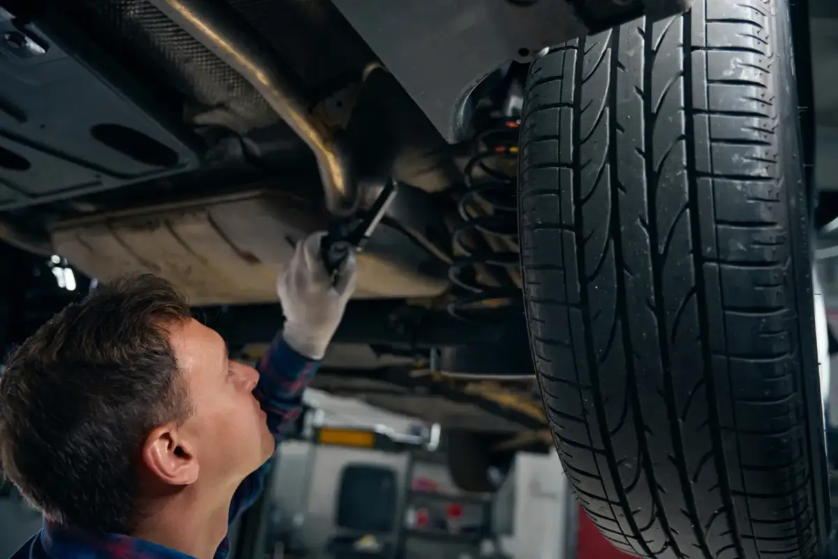 Cena badania technicznego 2026: Pełny cennik i co grozi za brak?