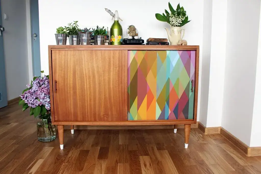 Komoda retro PRL – jak wybrać, odnowić i stylowo urządzić wnętrze