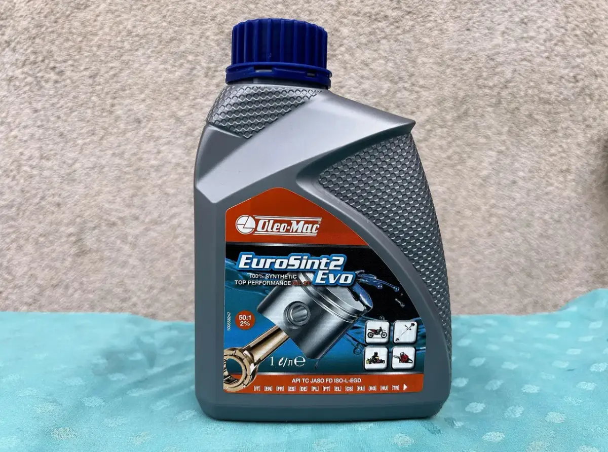 Jaki olej do kosiarki dwusuwowej? Uniknij kosztownych błędów!