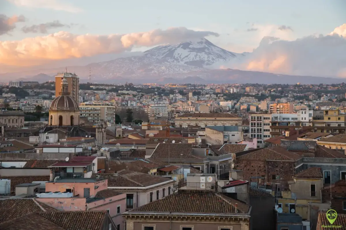 Katania: Przewodnik po sycylijskiej perle Etna, atrakcje, smaki