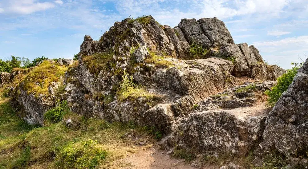 Kiedy powstały góry świętokrzyskie? Odkryj ich fascynującą historię