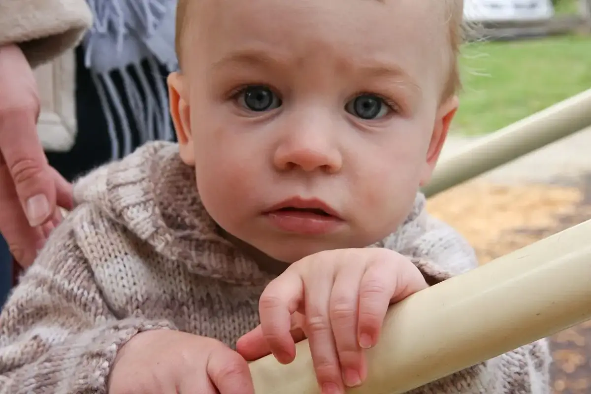 Co hamuje rozwój mowy dziecka? Poznaj przyczyny i rozwiązania