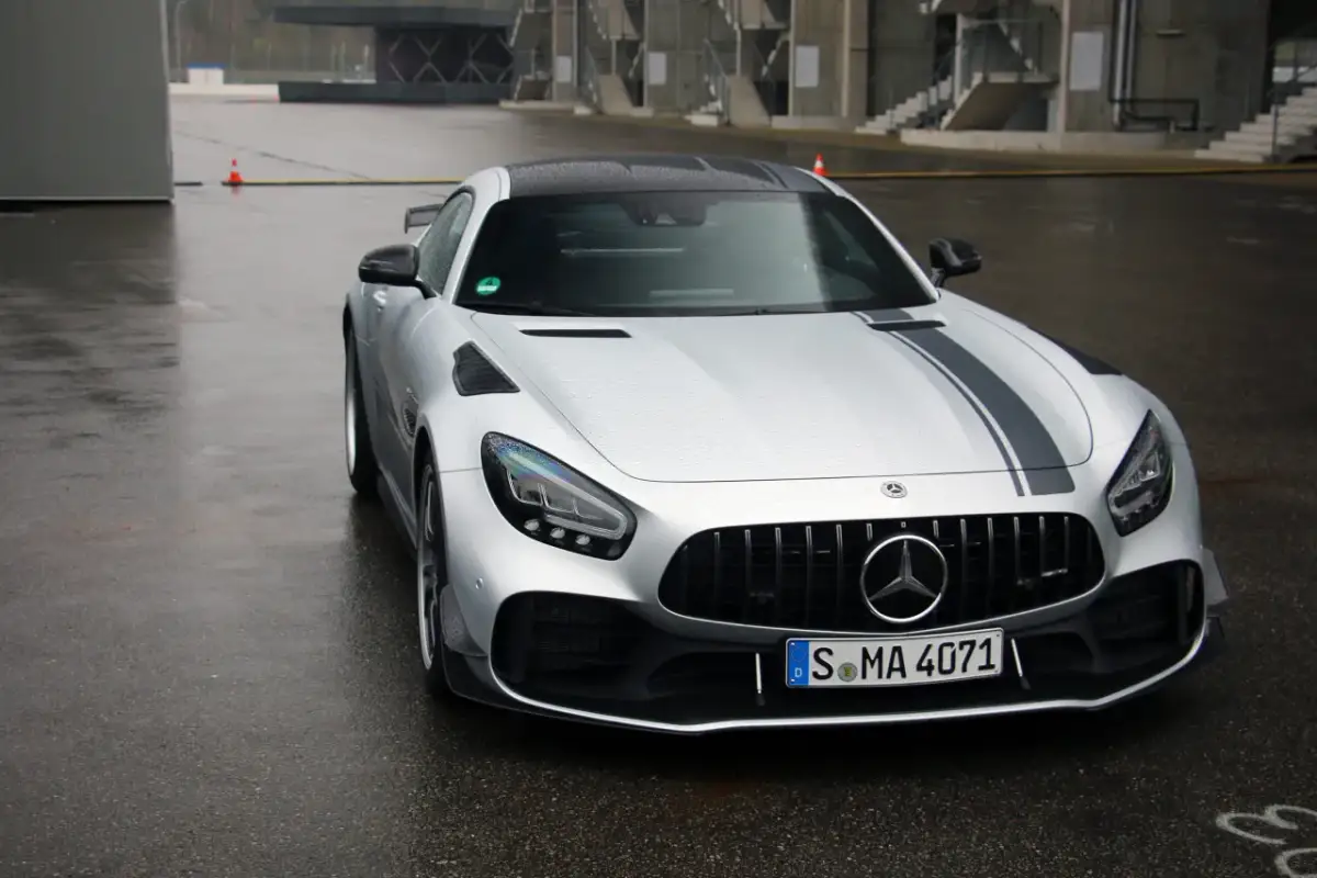 Mercedes-AMG GT R Pro: Dlaczego to torowa legenda i inwestycja?